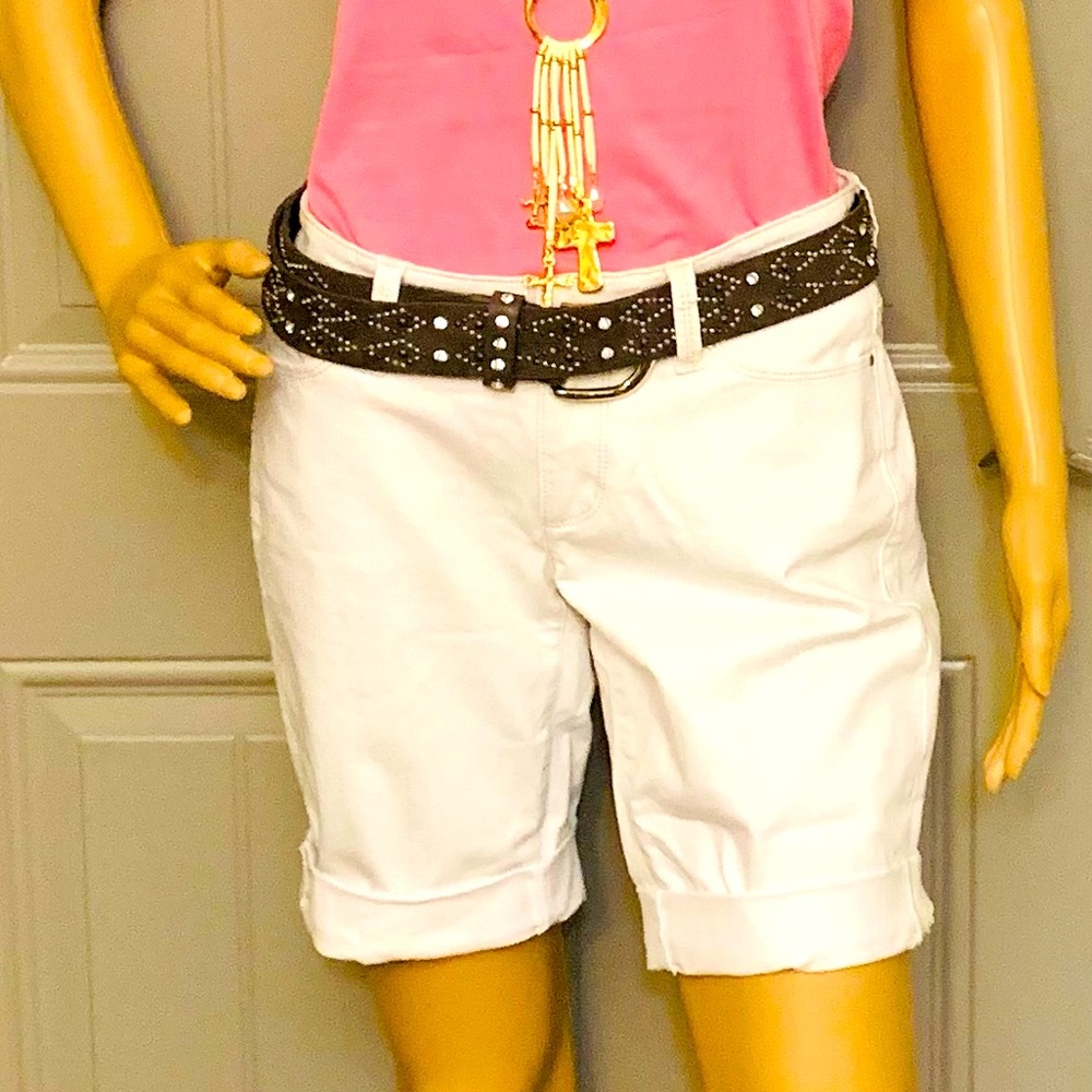 Size 4 white Anne Taylor shorts💕